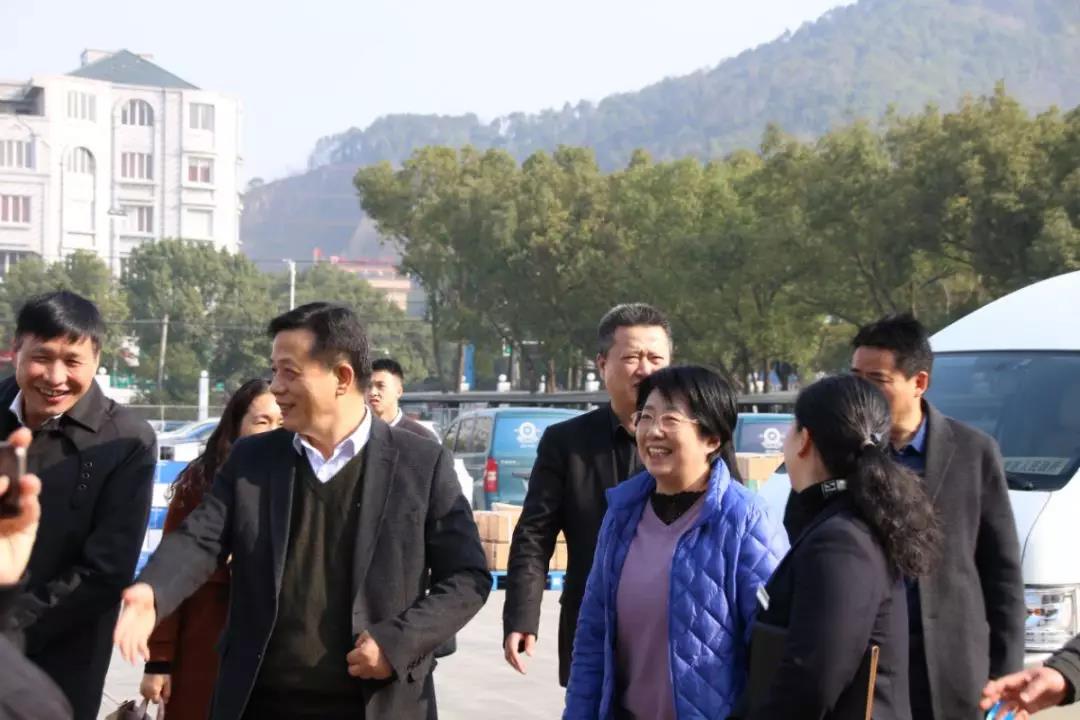 浙江省工会副主席张卫华女士一行来利来国际慰问调研